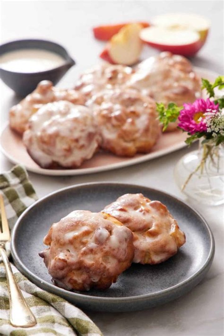 How many calories are in an apple fritter donut