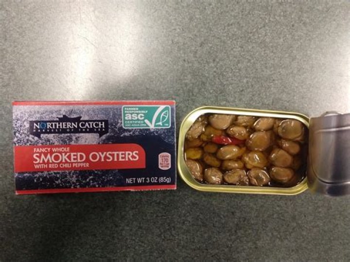 How many calories are in smoked oysters