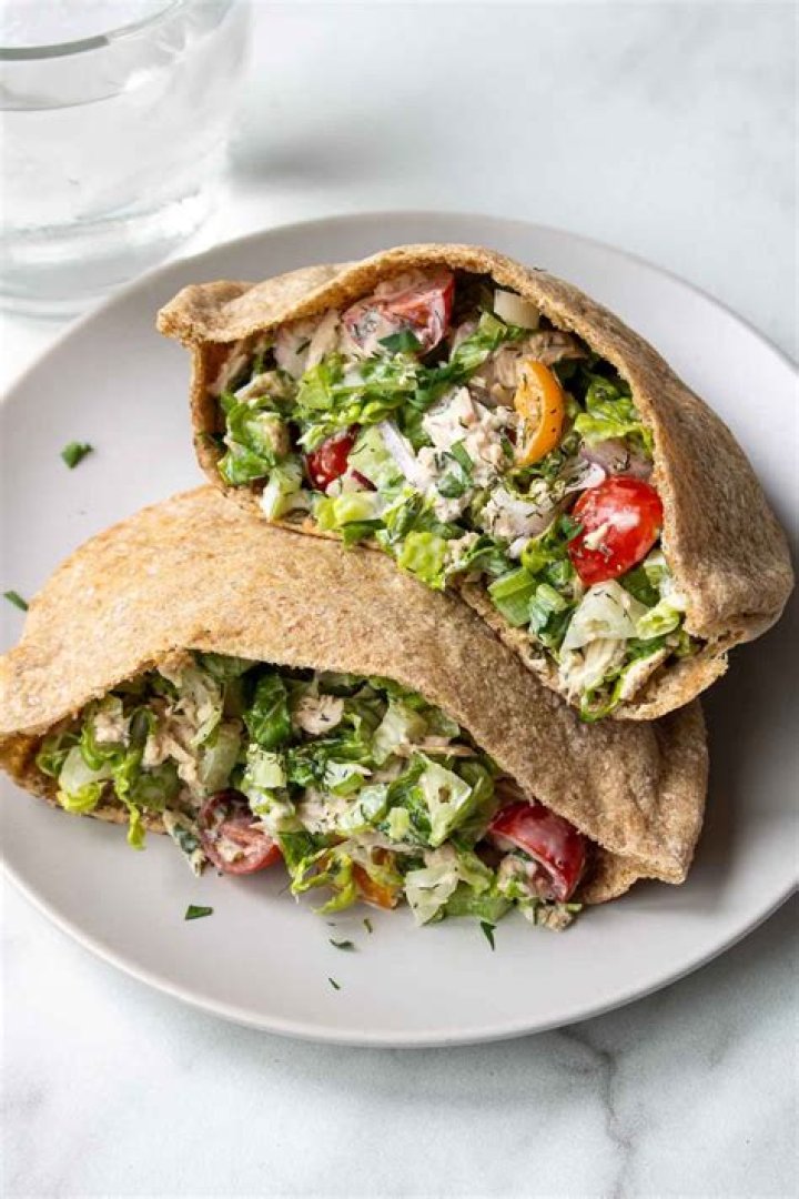 How many carbs are in a wheat pita pocket