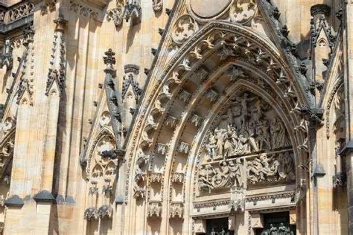 How many Gothic cathedrals are there in France