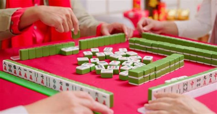 How many tiles are in Chinese mahjong