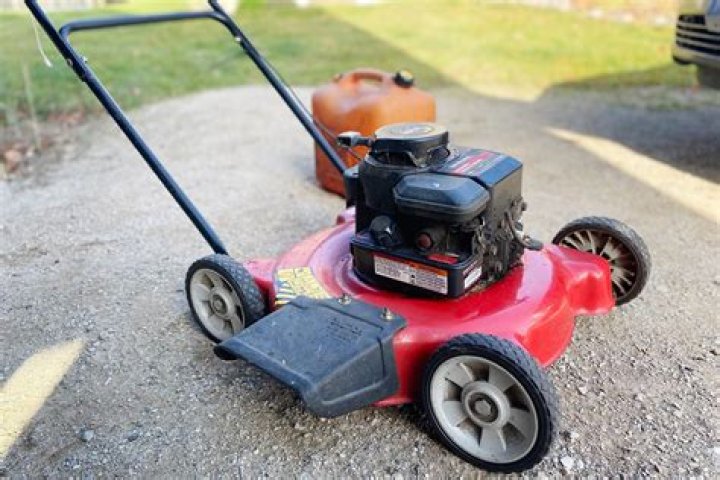 How much air do you put in a lawn mower tire