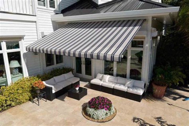 How much do awnings cost
