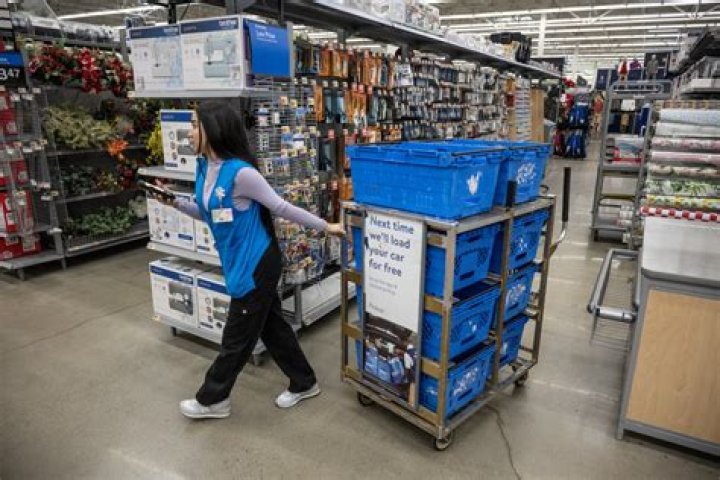 How much do Walmart stockers make an hour