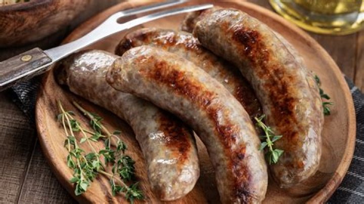How much does an average bratwurst weight
