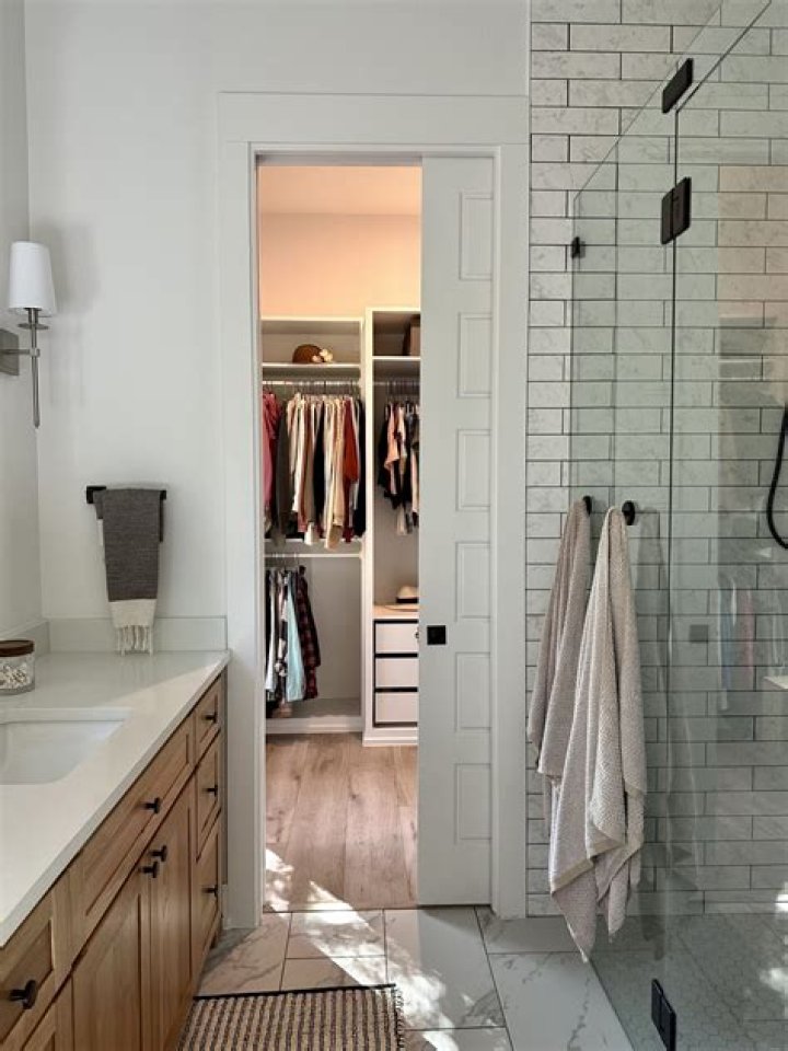 How much does it cost to convert a closet to a bathroom