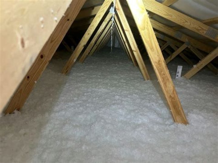 How much does it cost to insulate a 2000 sq ft house
