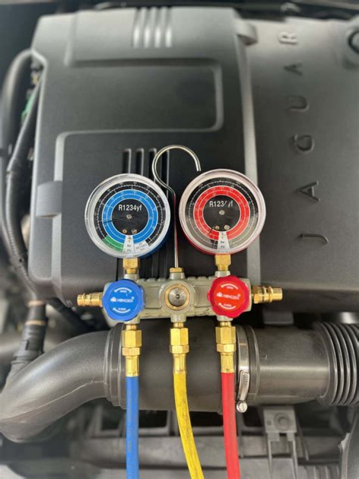 How much does it cost to re gas air con UK