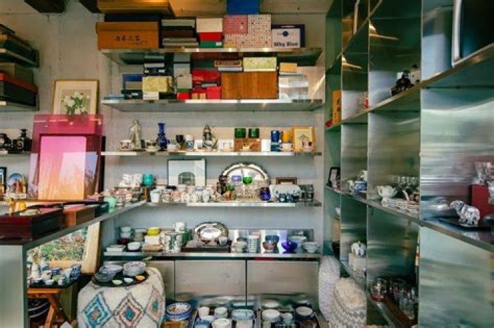 How much does it cost to rent a booth at an antique mall