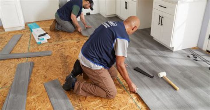 How much does Lowes charge to install laminate floor