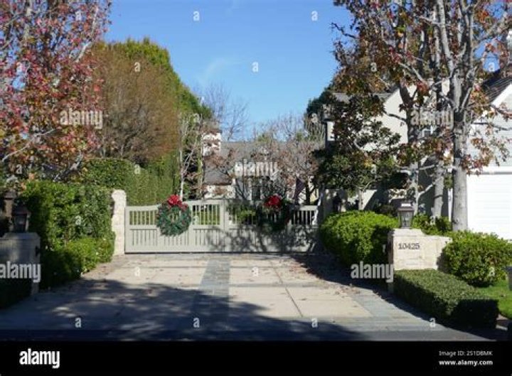 How much is John Waynes estate worth today