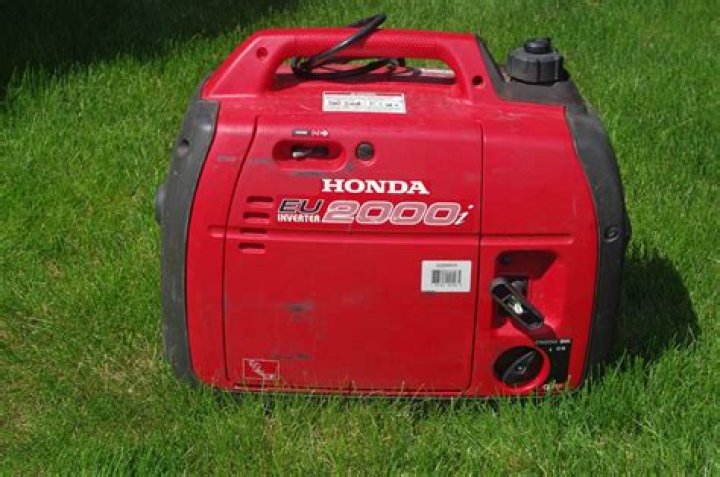 How much oil does a Honda 2000 generator use
