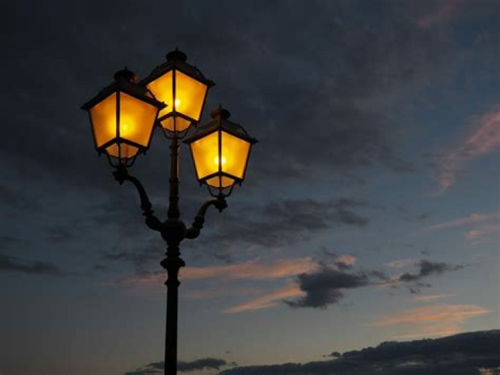 How tall is a lamp post