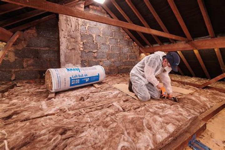 How thick should loft insulation be UK