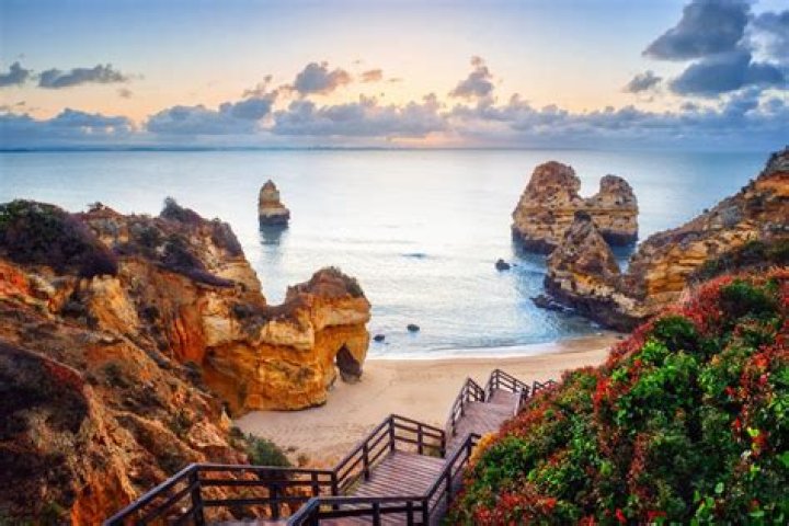 How warm is the Algarve in March