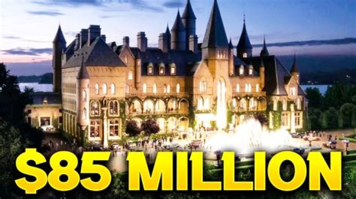 How was Gatsbys house built