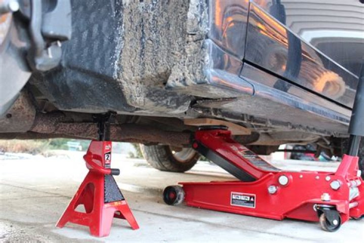 Is it safe to leave car on jack stands