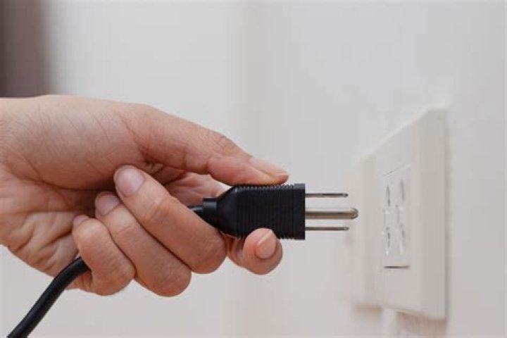 Is it safe to plug a fan into a surge protector