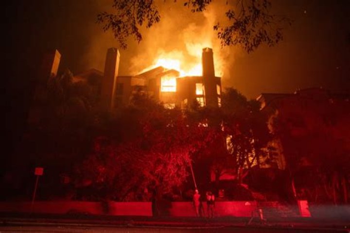 Is the Los Angeles fire still burning