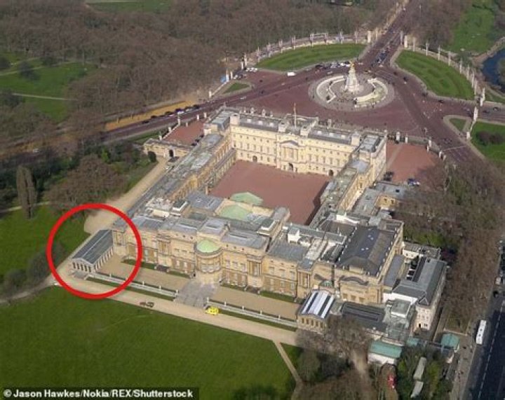 Is there a swimming pool in Buckingham Palace