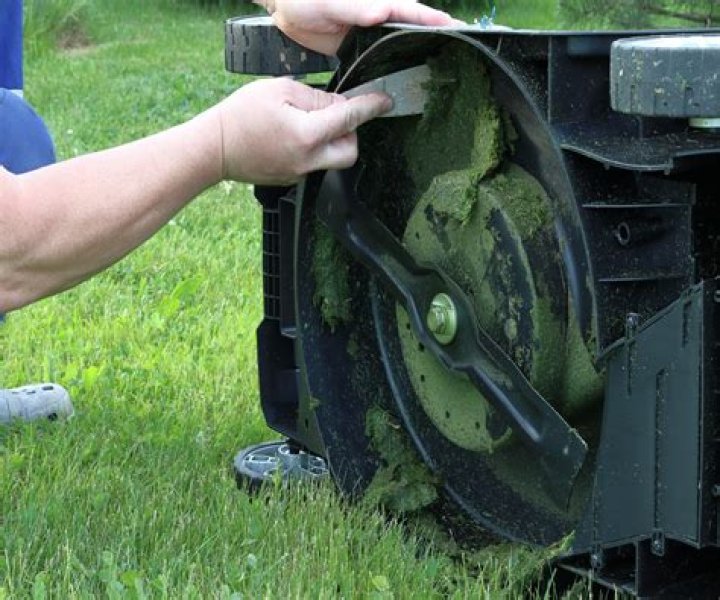 Should new mower blades be sharpened