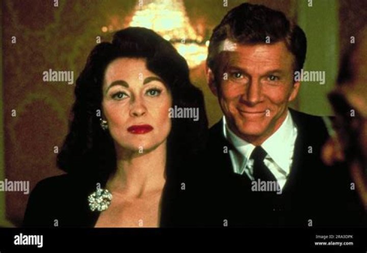What actress did Faye Dunaway portray in the 1981 film Mommie Dearest