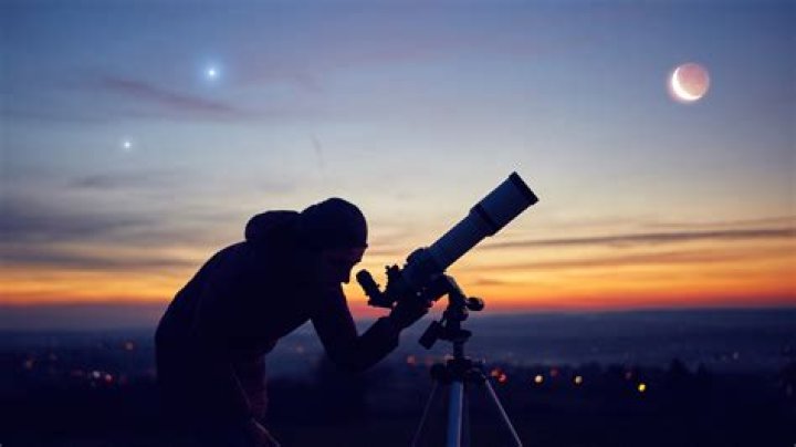 What are 3 things astronomers can determine by analyzing a stars light
