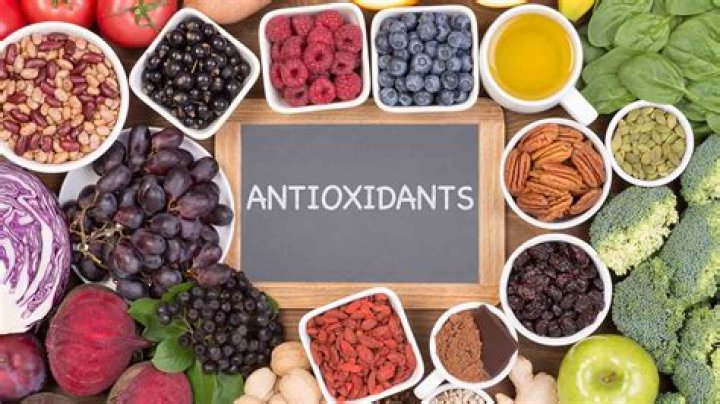 What are antioxidant vitamins