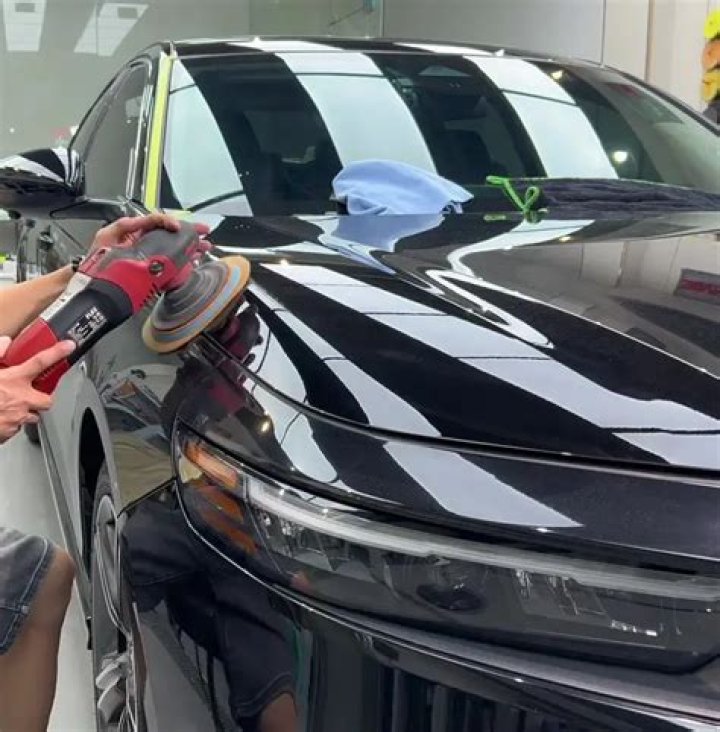What are polishing compounds made of