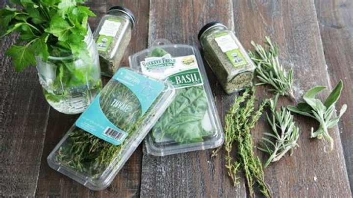 What are the 2 ways of storing fresh herbs