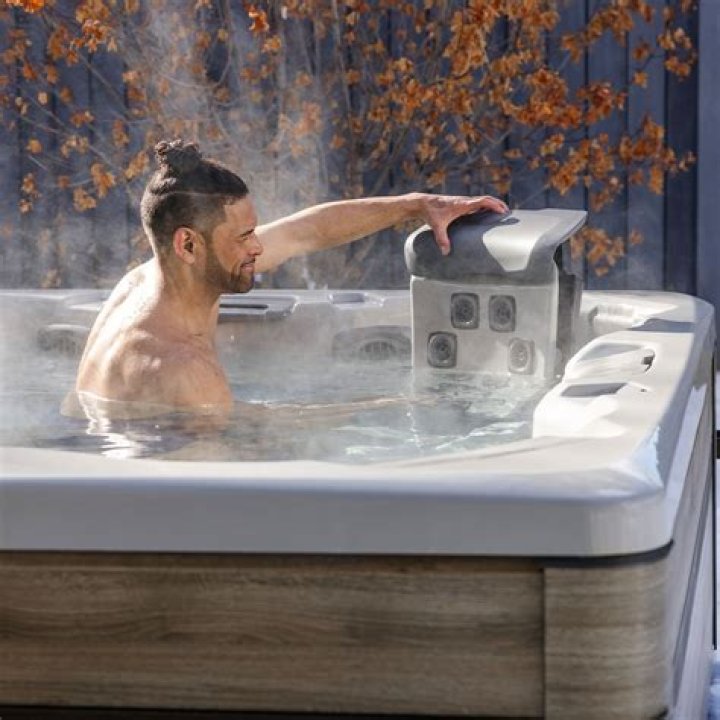 What are the benefits of a salt water hot tub
