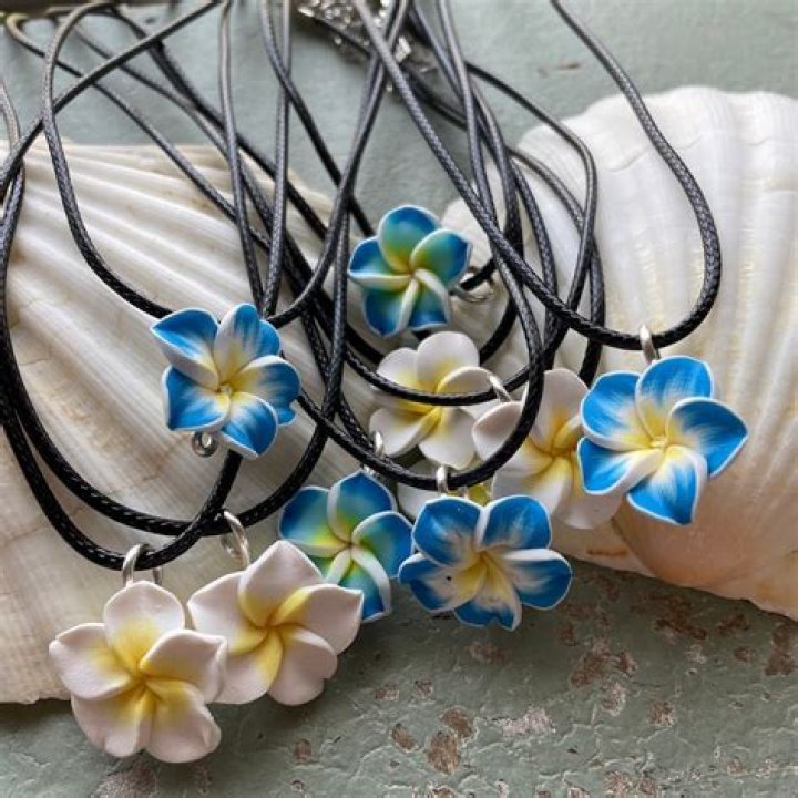 What are those Hawaiian flower necklaces called