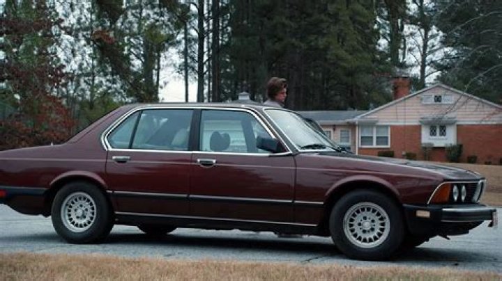 What car does Steve McGarrett drive