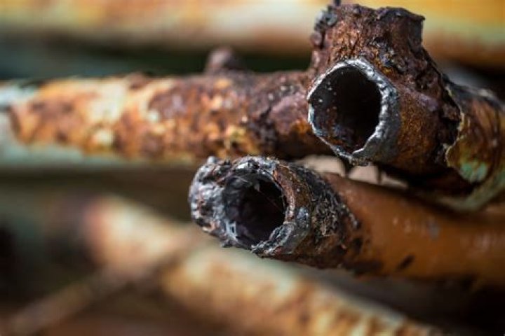 What causes rusty pipes