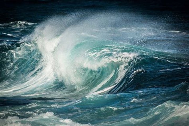 What causes strong waves