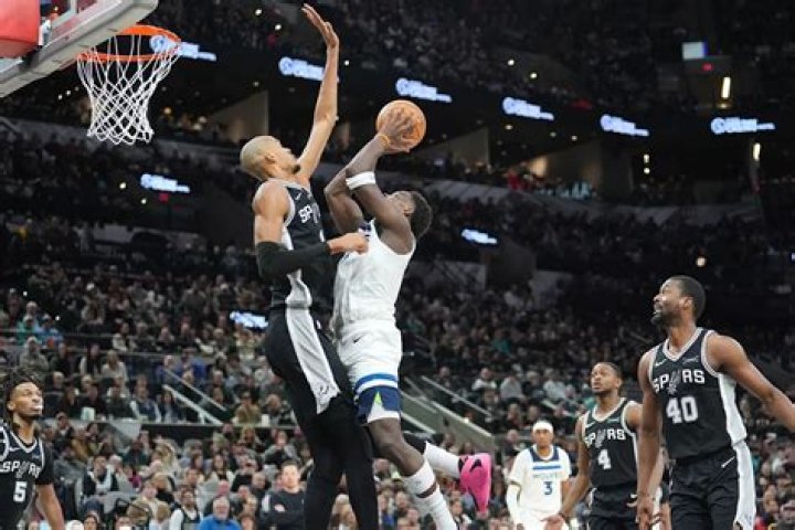 What channel are the Spurs playing on