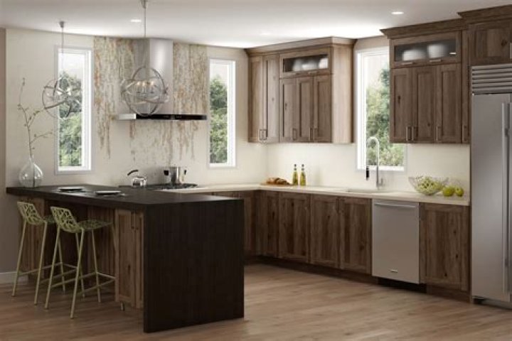 What color cabinets go with hickory floors