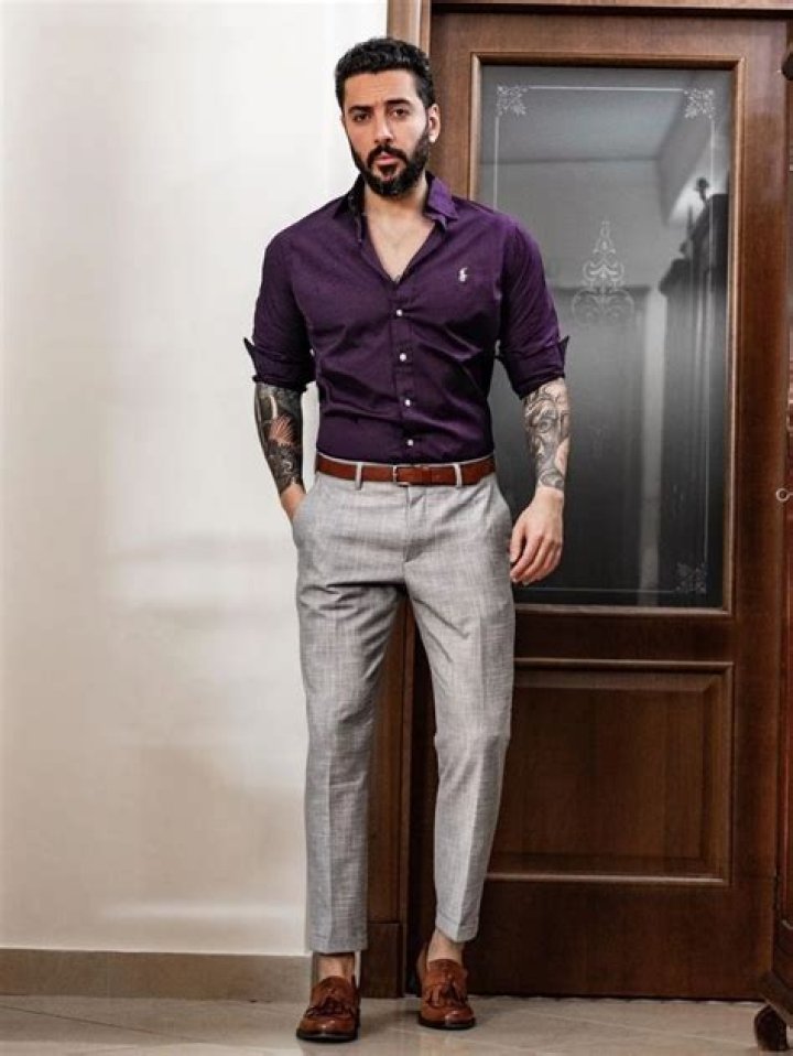 What color shirt goes with purple jeans
