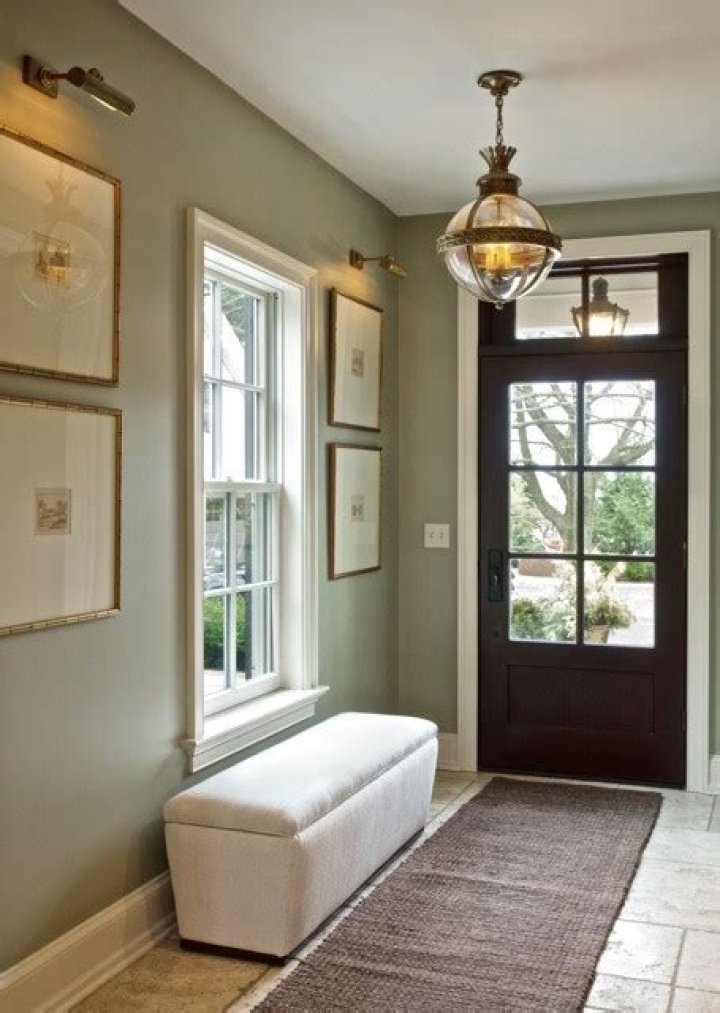 What color should an entryway be