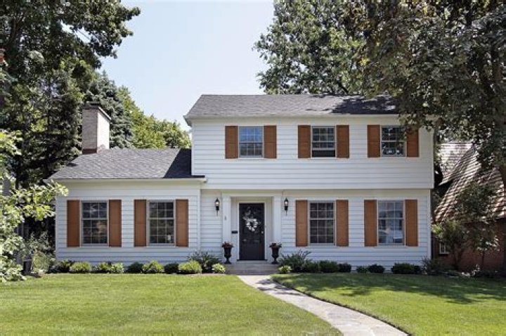 What color shutters look best on a White House