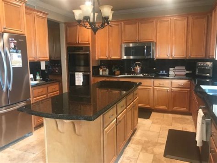 What countertops look best with dark cabinets