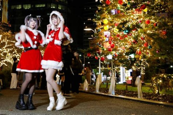 What decorations are used for Christmas in Japan