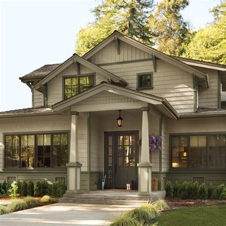 What defines a craftsman style home