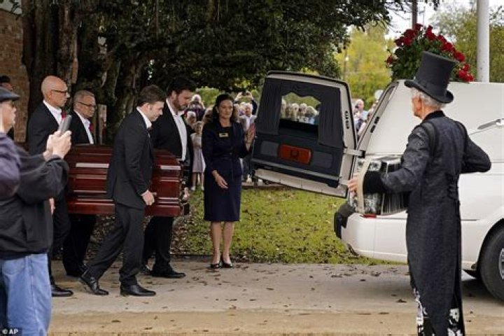 What did Jennifer Hudson sing at Aretha Franklins funeral