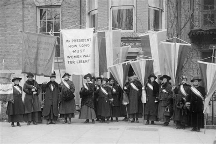 What did Lucretia Mott do for womens suffrage