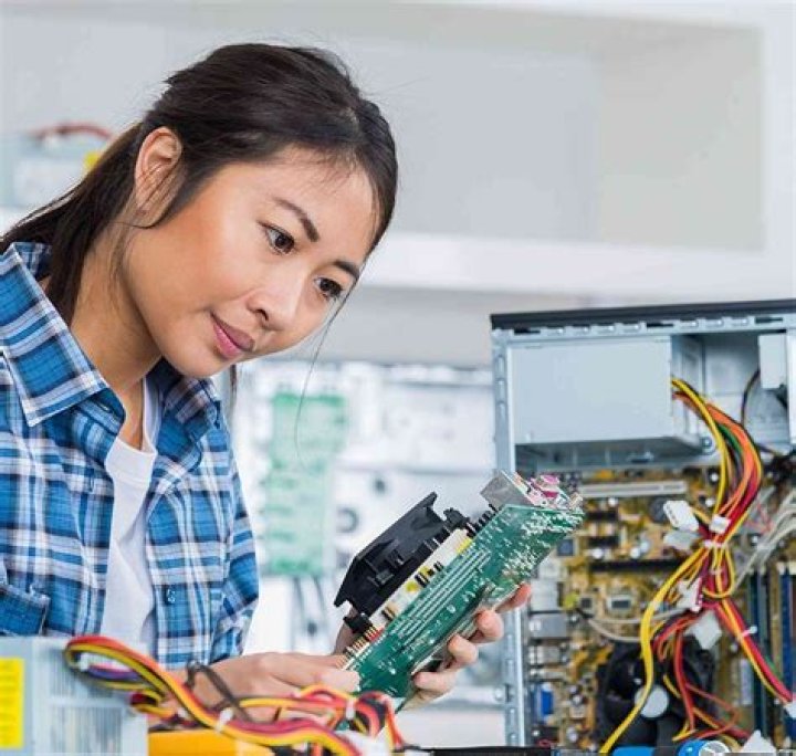 What do parts technicians do
