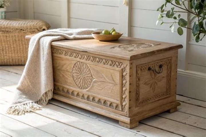 What does a hope chest look like