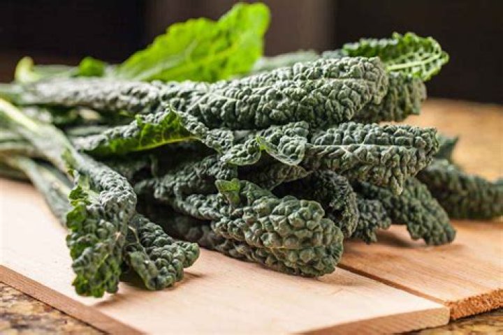 What does cavolo nero taste like