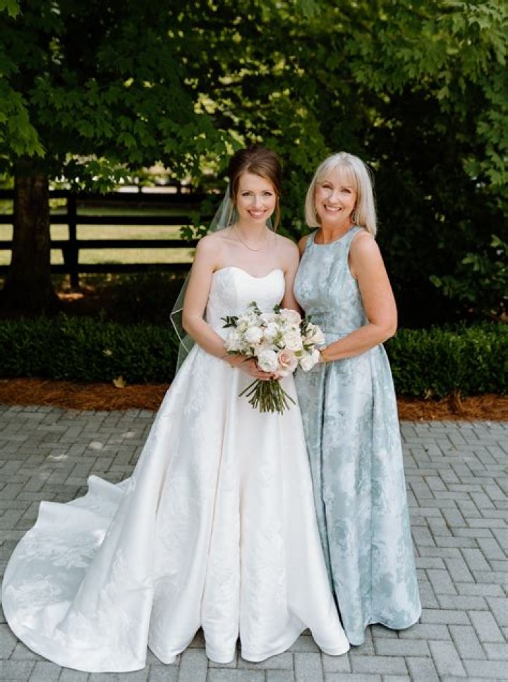 What does mother of bride wear to wedding