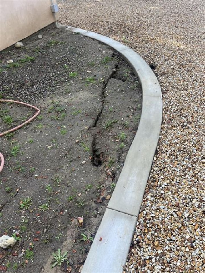 What does the beginning of a sinkhole look like